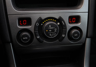 Подержанный автомобиль Peugeot 308 Wagon 2009 года (16 фото)