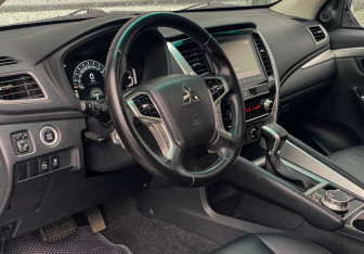 Подержанный автомобиль Mitsubishi Montero Sport 2022 года (13 фото)