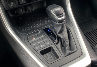 Подержанный автомобиль Toyota RAV4 2022 года (26 фото)
