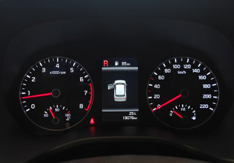 Подержанный автомобиль Kia Rio Hatchback 2021 года (14 фото)