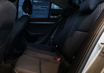 Подержанный автомобиль Skoda Octavia Liftback 2018 года (8 фото)