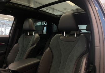 Подержанный автомобиль Geely Monjaro 2023 года (36 фото)