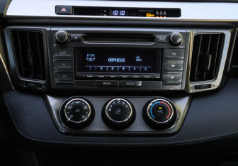Подержанный автомобиль Toyota RAV4 2014 года (10 фото)