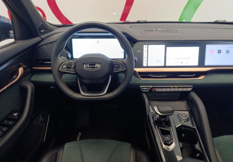 Подержанный автомобиль Geely Monjaro 2023 года (12 фото)