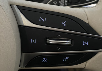 Подержанный автомобиль Voyah Dream 2023 года (25 фото)