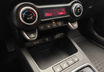 Подержанный автомобиль Kia Rio Hatchback 2021 года (16 фото)