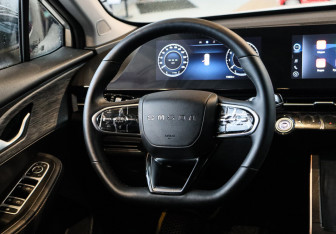 Подержанный автомобиль Omoda C5 2024 года (11 фото)