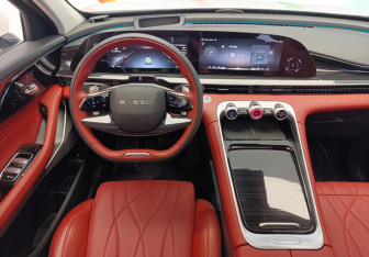 Подержанный автомобиль Exeed RX 2023 года (12 фото)