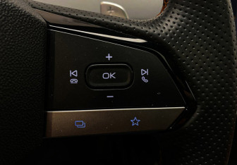 Подержанный автомобиль Changan UNI-V 2023 года (21 фото)