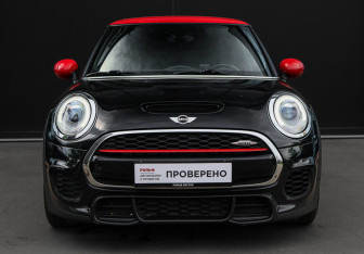 Подержанный автомобиль MINI Hatch 2016 года (2 фото)