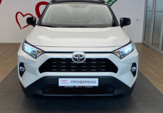 Подержанный автомобиль Toyota RAV4 2021 года (2 фото)