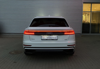 Подержанный автомобиль Audi Q8 2019 года (5 фото)