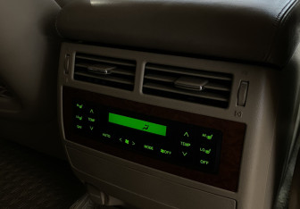 Подержанный автомобиль Toyota Land Cruiser Suv 2012 года (12 фото)