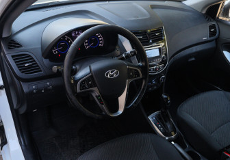 Подержанный автомобиль Hyundai Solaris Sedan 2015 года (12 фото)