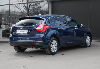 Подержанный автомобиль Ford Focus Hatchback 2015 года (4 фото)