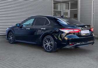 Подержанный автомобиль Toyota Camry Sedan 2019 года (7 фото)