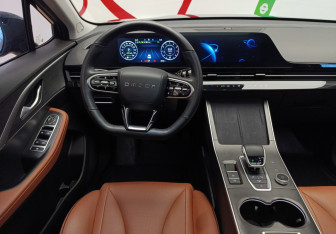 Подержанный автомобиль Omoda C5 2023 года (11 фото)