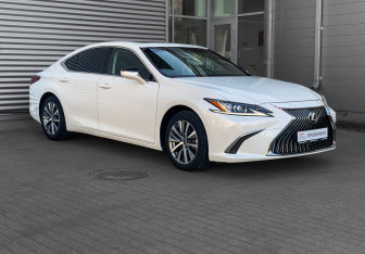 Подержанный автомобиль Lexus ES 2020 года (3 фото)
