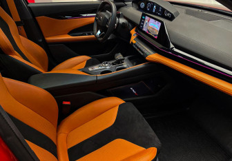 Подержанный автомобиль Changan UNI-V 2023 года (7 фото)