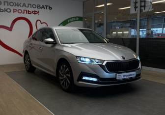 Подержанный автомобиль Skoda Octavia Liftback 2020 года (3 фото)