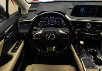Подержанный автомобиль Lexus RX 2021 года (10 фото)