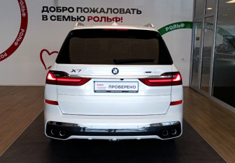 Подержанный автомобиль BMW X7 2020 года (5 фото)