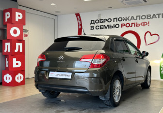 Подержанный автомобиль Citroen C4 Hatchback 2012 года (4 фото)