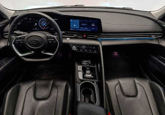 Подержанный автомобиль Hyundai Elantra Sedan 2020 года (20 фото)