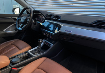 Подержанный автомобиль Audi Q3 2020 года (10 фото)