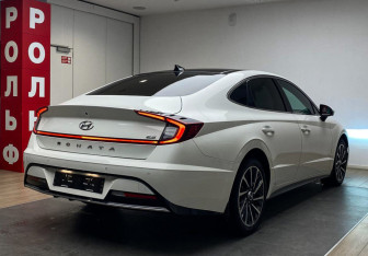Подержанный автомобиль Hyundai Sonata 2021 года (4 фото)