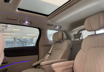 Подержанный автомобиль Voyah Dream 2023 года (13 фото)