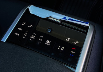 Подержанный автомобиль Toyota Camry Sedan 2023 года (13 фото)