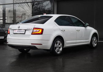 Подержанный автомобиль Skoda Octavia Liftback 2017 года (4 фото)