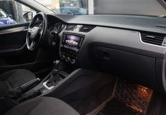Подержанный автомобиль Skoda Octavia Liftback 2017 года (7 фото)