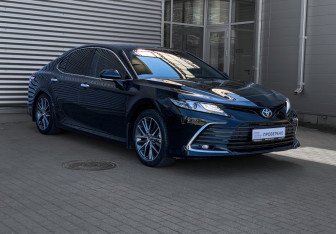 Подержанный автомобиль Toyota Camry Sedan 2023 года (3 фото)