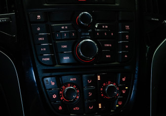 Подержанный автомобиль Opel Astra Hatchback 2014 года (12 фото)