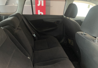Подержанный автомобиль Toyota Corolla Wagon 2007 года (8 фото)