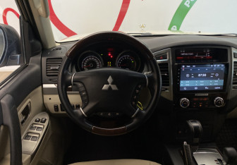 Подержанный автомобиль Mitsubishi Pajero 2019 года (13 фото)