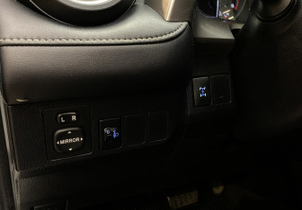 Подержанный автомобиль Toyota RAV4 2016 года (14 фото)