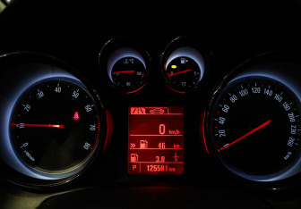 Подержанный автомобиль Opel Astra Hatchback 2014 года (20 фото)