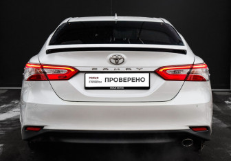 Подержанный автомобиль Toyota Camry Sedan 2018 года (6 фото)