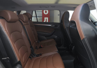 Подержанный автомобиль Skoda Kodiaq 2023 года (18 фото)