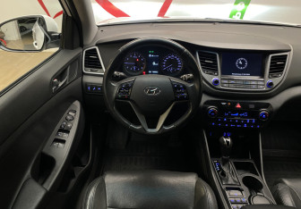 Подержанный автомобиль Hyundai Tucson 2015 года (11 фото)