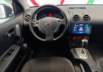 Подержанный автомобиль Nissan Qashqai 2009 года (10 фото)