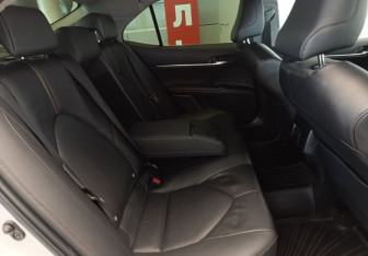 Подержанный автомобиль Toyota Camry Sedan 2019 года (20 фото)