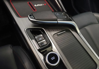 Подержанный автомобиль Changan UNI-T 2023 года (18 фото)