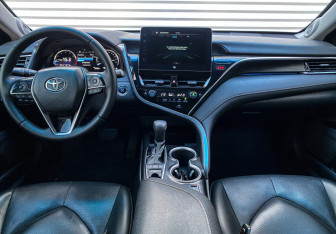 Подержанный автомобиль Toyota Camry Sedan 2023 года (15 фото)