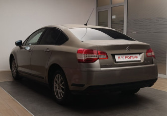 Подержанный автомобиль Citroen C5 Sedan 2009 года (6 фото)