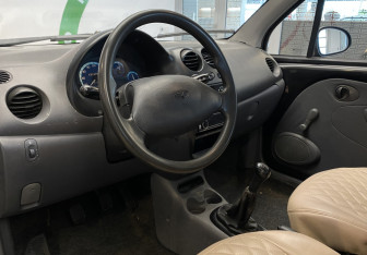 Подержанный автомобиль Daewoo Matiz 2011 года (10 фото)