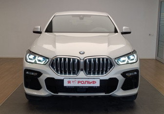 Подержанный автомобиль BMW X6 2020 года (2 фото)